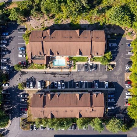 Residences At Tewksbury Exterior photo