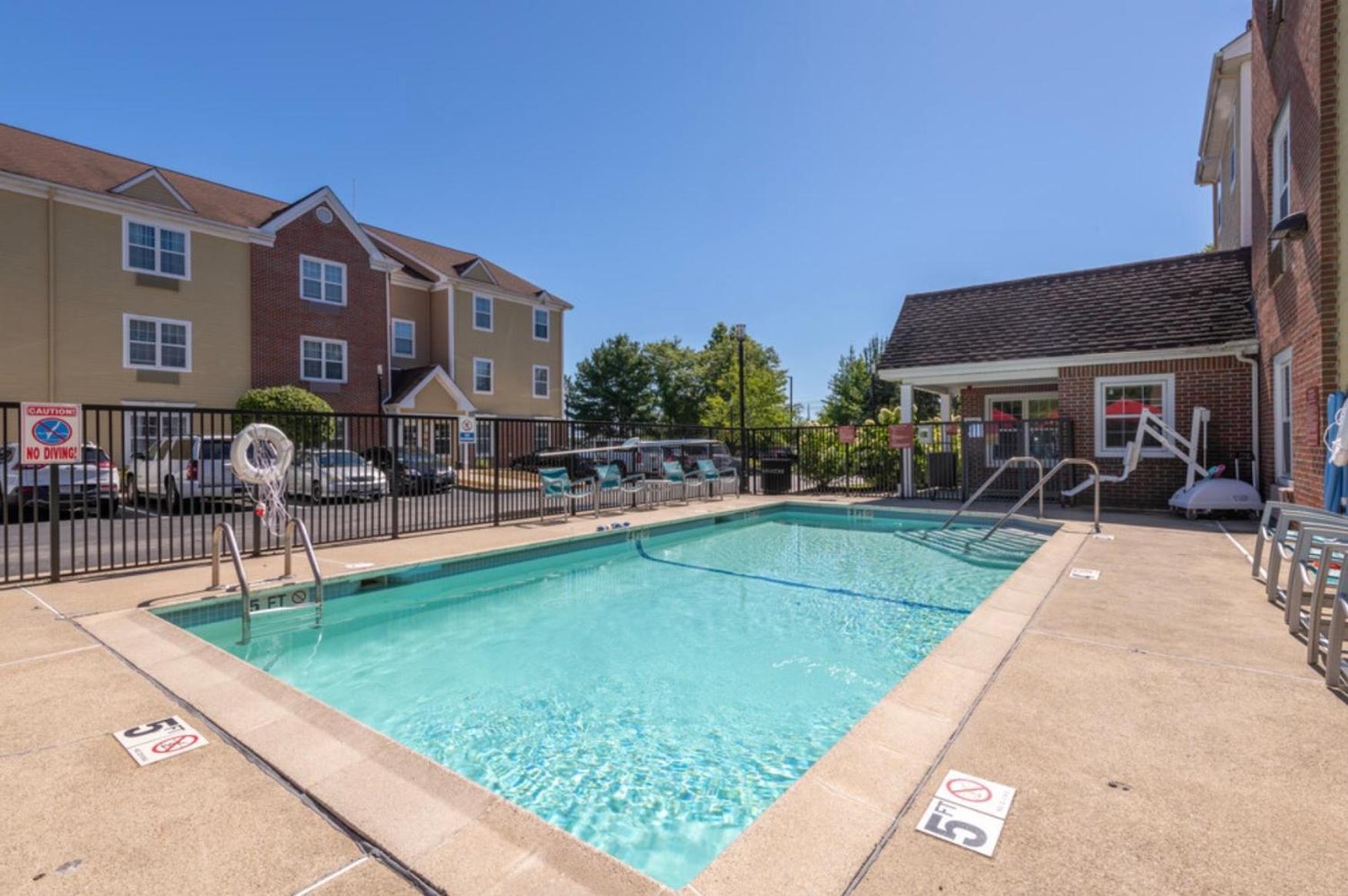 Residences At Tewksbury Exterior photo