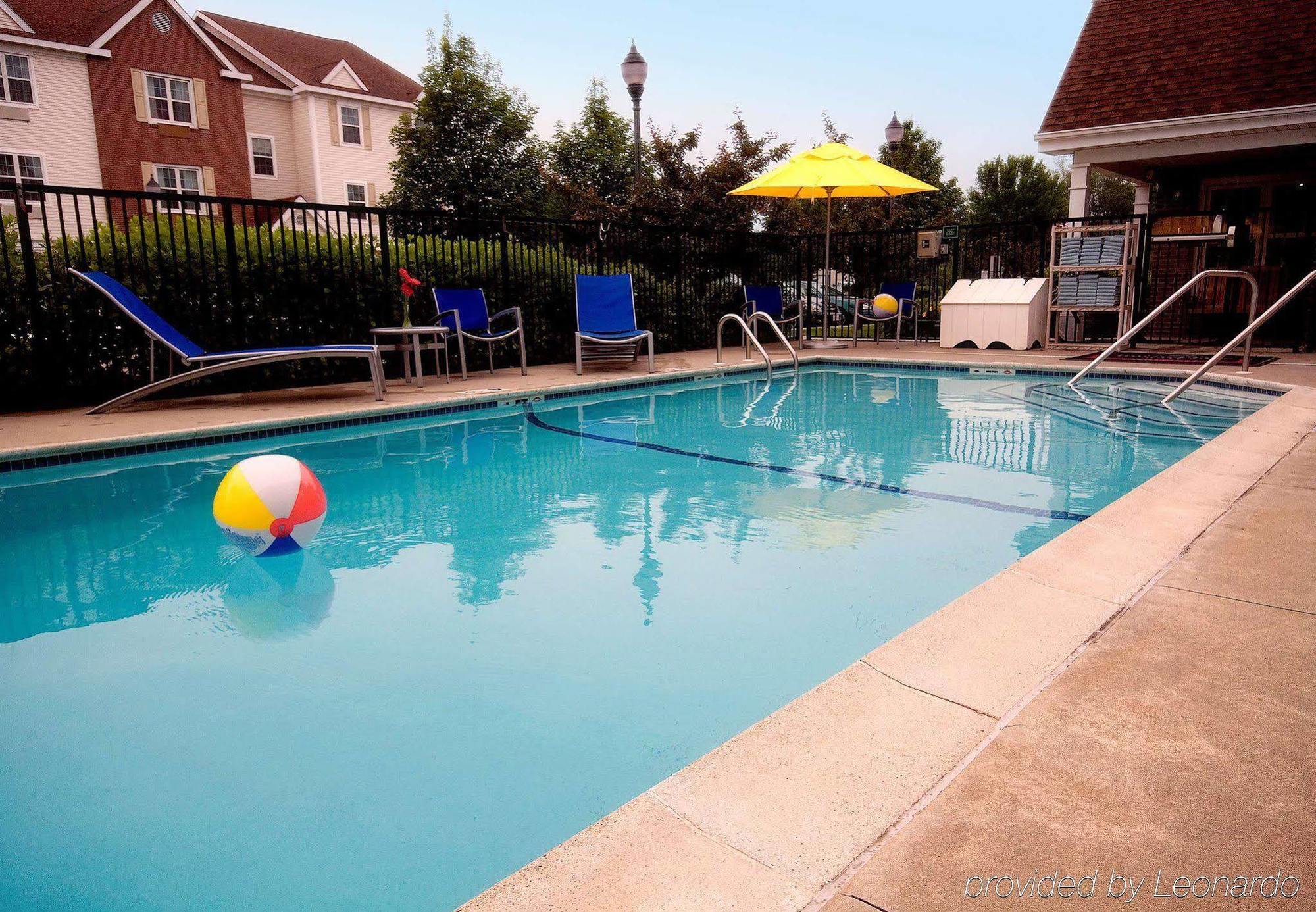 Residences At Tewksbury Exterior photo